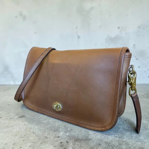 Vintage Coach 2325 British Tan NYC Glove Tanned Leather Turnlock Flap Bag USA